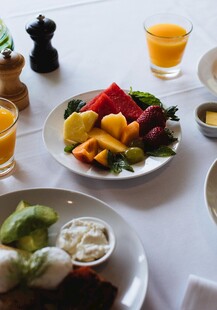 丰盛早餐摆盘
