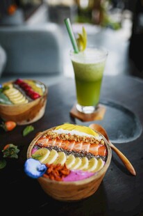 美味缤纷水果与清新饮品