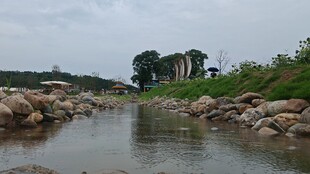 宁静河畔风景