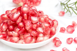 碗中鲜美的石榴籽