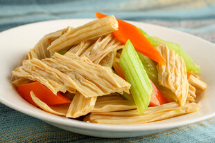 凉拌腐竹配蔬菜