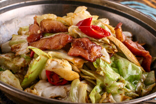 美味干锅蔬菜炒肉