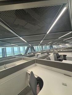 现代开放式办公空间场景