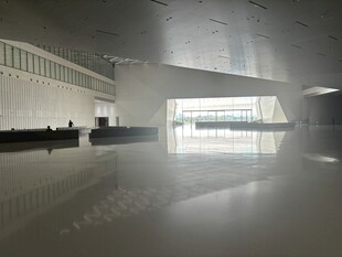 现代空旷室内空间场景