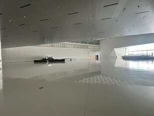 现代空旷室内空间场景