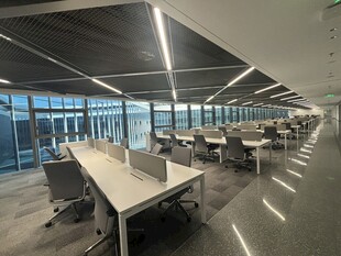 现代宽敞开放式办公空间