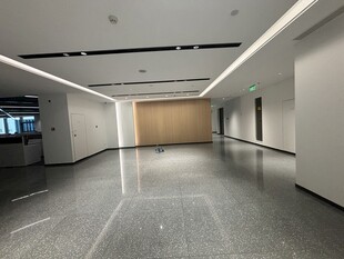 空旷现代风室内走廊空间