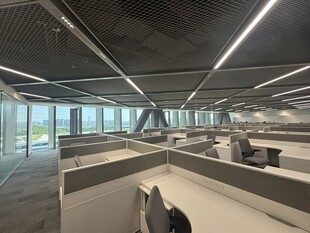 现代开放式办公空间场景