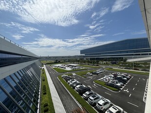 现代办公区全景俯瞰