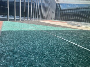 户外绿色人造草坪场地