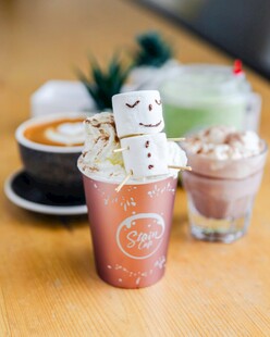 雪人造型的创意咖啡饮品