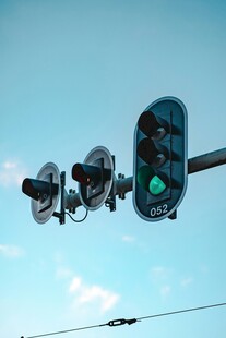 道路上的交通信号灯
