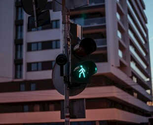 城市街道行人通行信号灯