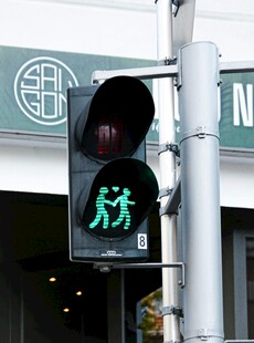 日本街头行人通行信号灯