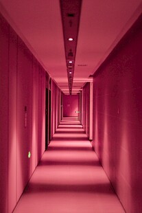 粉色梦幻走廊空间设计