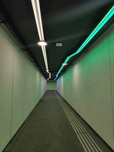 未来感绿色灯光地下通道