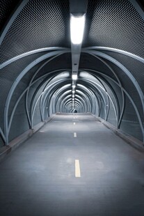 未来感金属拱形地下通道