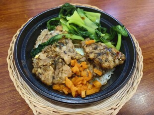 肉饼煲仔饭