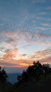 山间绚丽晚霞美景