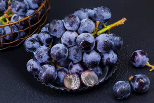 新鲜紫葡萄 