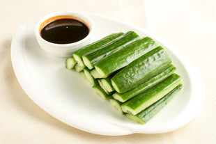 清爽黄瓜蘸酱