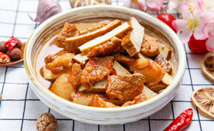 美味酸菜炖五花肉