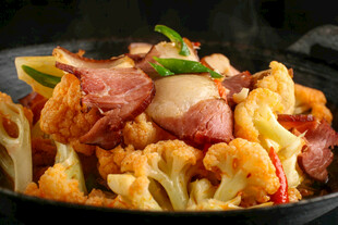腊肉炒花菜