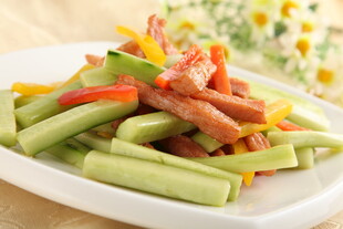 彩椒肉丝炒黄瓜