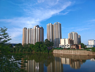 河畔高楼景观