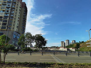 城市开阔广场与周边建筑