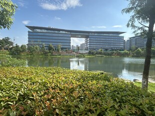 湖畔现代建筑景观