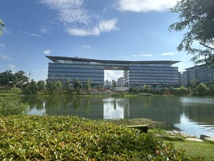 湖畔现代建筑景观