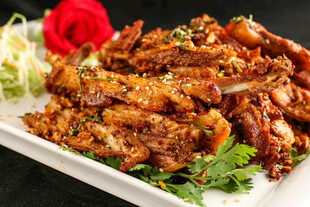 美味香辣烤排骨