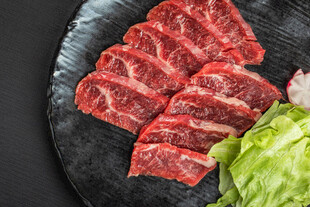 新鲜牛肉切片配生菜