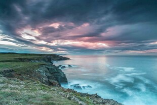 海边壮丽晚霞与辽阔海景