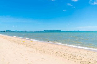 美丽海滨沙滩风景