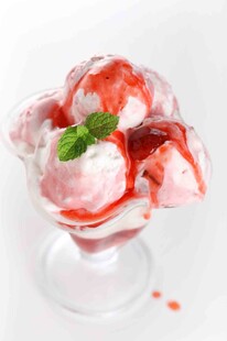 草莓冰淇淋
