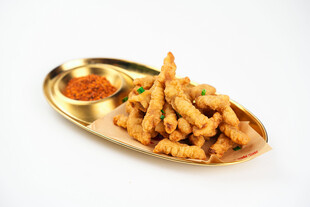 香脆炸物配蘸料小酥肉