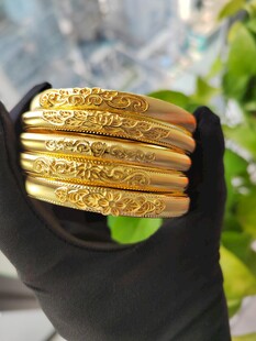 精美金手镯展示