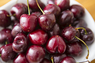 新鲜饱满的车厘子