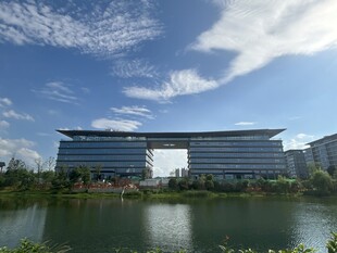 湖畔现代建筑景观