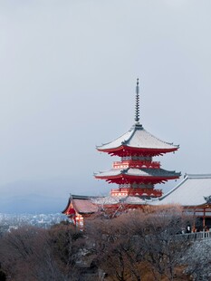 雪后传统塔楼景观