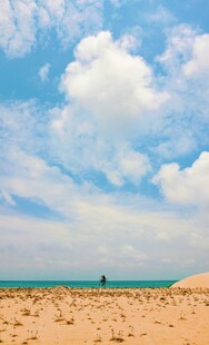 沙滩蓝天美景
