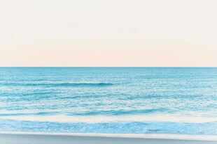 蓝色海浪与天际