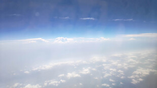 高空俯瞰云海美景