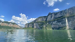 壮丽山水风光图