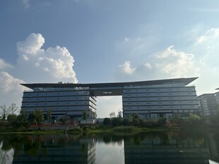 湖畔现代建筑景观