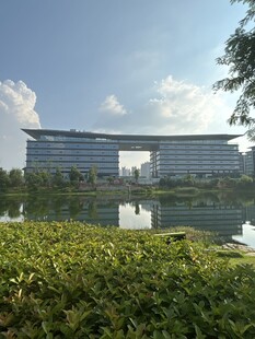 湖畔现代建筑景观