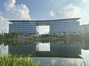 湖畔现代建筑景观