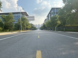 宽阔城市道路